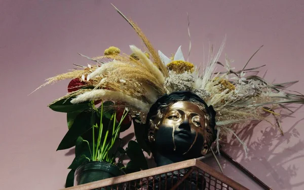 Bir çömleğe sakladım. Farklı çömlek..