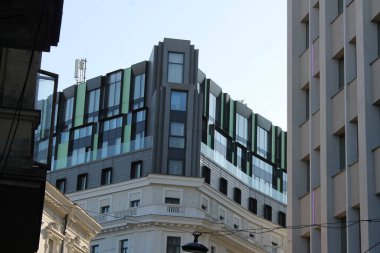 BİR Binanın HABERİ. ÇEVİRİ.