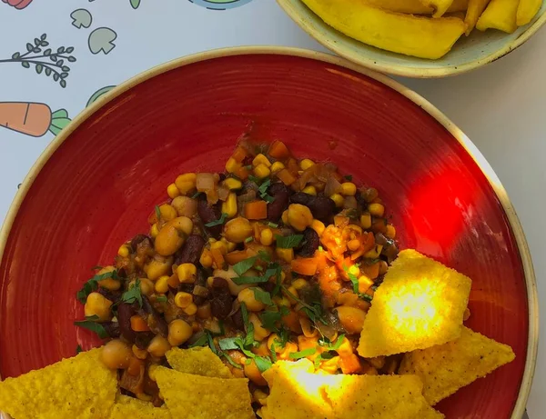 Şili VEGAN. Baharatlı Vegettaryan siyahı. VEGETARYA RECIE İdealleri. Sağlıklı bir yaşam tarzı var. Mutfak makbuzu. Hızlı ve Tat Alma.