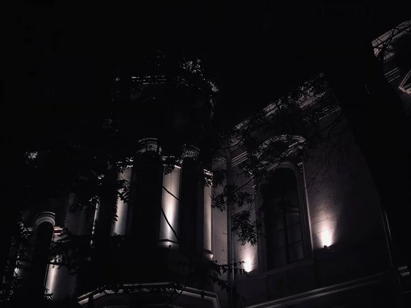 Şehirdeki TGE Klas Binası 'nda. Exterior DESIGN 'in Fikri. ŞAMPİLİ ARHİTESİ.