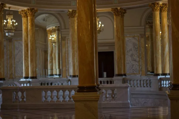 Columns Het Kunst Museum — Stockfoto