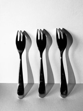 ÇİFTLİKLERİ YAZIKLARIN GÖREVLERİNİ YASAK.