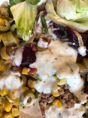 Mantarlı ve peynirli pizza.