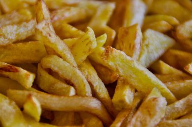 Altınla kızartılmış patatesten yapılmış hızlı bir öğle yemeği. Herkese iyi şanslar.!