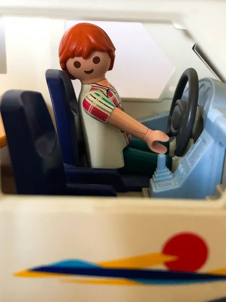 Oyun oyuncakları ve karikatür oyuncuları. CARAVAN VE HAVATLARI.