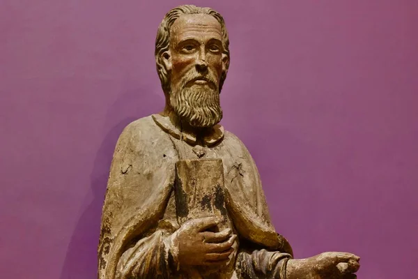 Uluslararasi ve uluslararasi sanatin uluslararasi bir müzesinde sanat eserleri. Sanata Değer Verin.