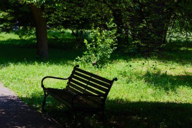 Çevrilmiş ve çiçek açmış, botanik bahçeler. DOĞLU.