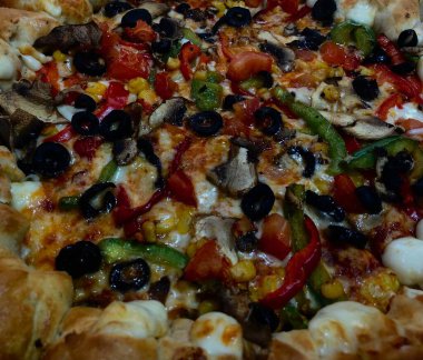 FAST FOOD. Pizzayı diyorum. İtalyan Gıda 'sı. Pizza ve her şey. İyi yapım..