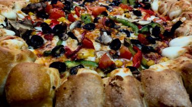 FAST FOOD. Pizzayı diyorum. İtalyan Gıda 'sı. Pizza ve her şey. İyi yapım..
