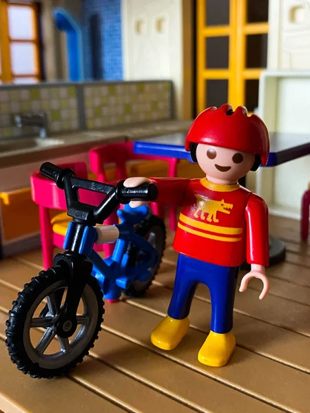 Oyun kurucu oyuncakları. Oyun hamuru karikatürü. AİLE. - Evim. YAŞIK.