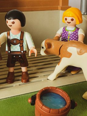 Oyun kurucu oyuncakları. Oyun hamuru karikatürü. AİLE. - Evim. YAŞIK.