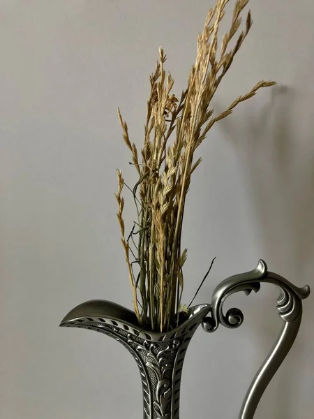 YAŞIK. Estetik bir resim mi? AÇIKLAR VASI, ama YAZIZ YARANLARINDAN ELEGANT.