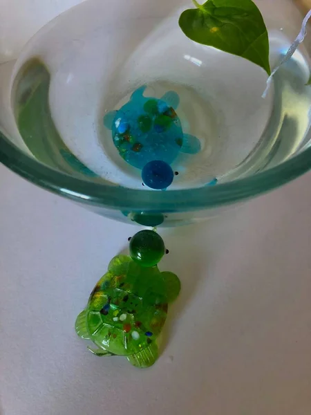 Zabawki Bear Fishes Bowl Dwóch Crystalnych Przedniej Części Gra Abstract — Zdjęcie stockowe