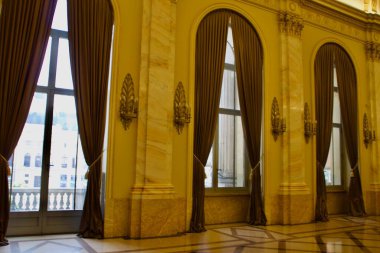 INTERIOR ARCHITECTURE OF AN ELEGANT CLASSIC CASTLE. INTERIOR DESIGN IDEAS. TRAVEL THROUGH CASTLES AND PALACES.