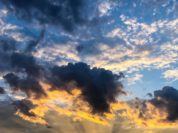 SUNSET. COLORED SKY. THE NATURE. ORANGE. PINK. BLUE. HOT PIC.