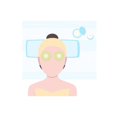 Yüzü maskeli ve gözleri salatalıklı bir kız kuaförde uzanıyor..