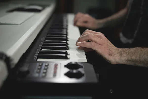 Close Hands Pianist Producer Playing Keyboard While Developing New Ideas — ストック写真