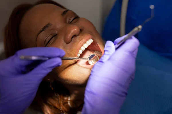 Dentist Womans Hands Using Dental Tools Treat Patients Oral Issues — Photo