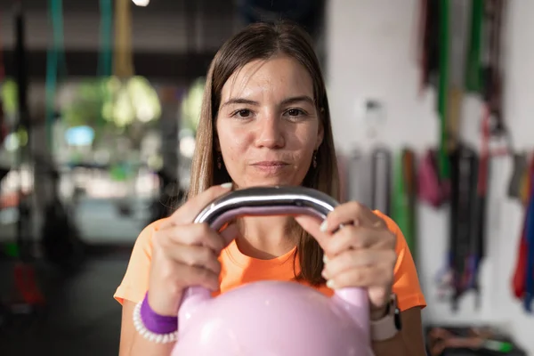 Young Woman Plays Sports Performs Exercises Holding Kettlebell Local Training — Foto de Stock