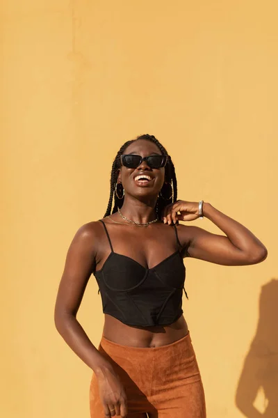 Portrait Young Black Female Posing Style Smiling Plain Orange Wall — Fotografia de Stock