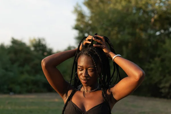 Portrait Young Black Female Holding Her Braids Ponytail Park Summer — Photo