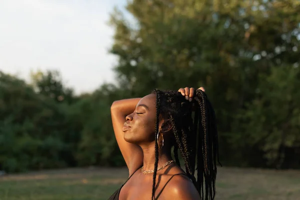 Side View Young Black Female Holding Her Braids Her Hand — Zdjęcie stockowe