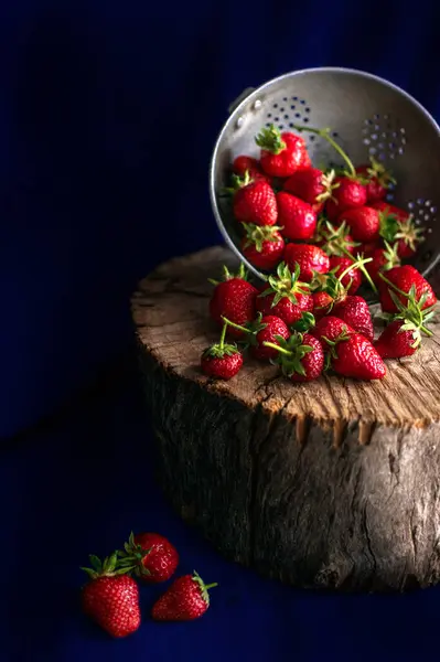 Sweet Fresh Ripe Strawberries Dark Background Sieve — Stock Photo, Image