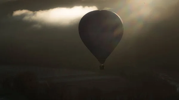 热气球从天而降 — 图库照片