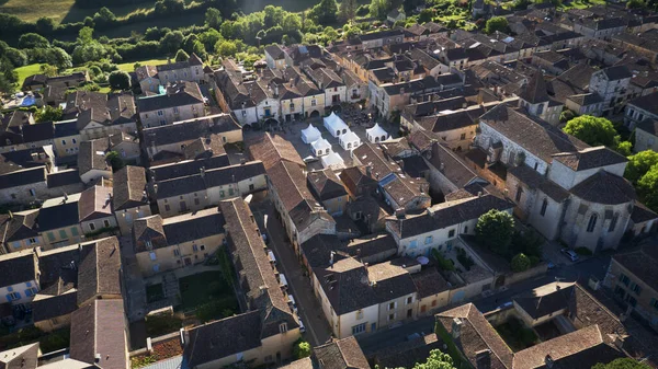 Monpazier köyünün havadan görünüşü