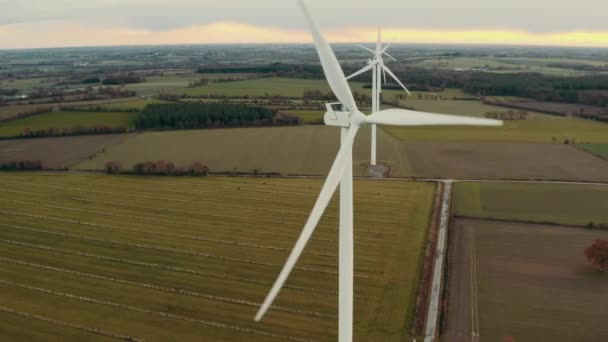 Beautiful Spin Drone Movement Wind Farm White Wind Turbine Spinning — Vídeos de Stock