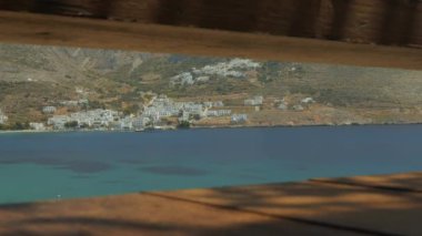 İlahi mavi deniz, Yunanistan, Amorgos Kiklad Adaları ile Yunanistan 'ın Egliali köyünün muhteşem manzarası