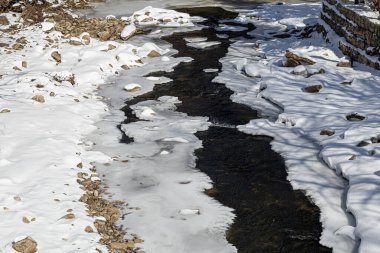 Batı Ukrayna doğası. Dağlar, nehirler ve ormanlar. Savaş mültecileri için barınak. İşgal altındaki bölgelerden ayrılın. Ukrayna 'da savaş. Terör ve soykırım.
