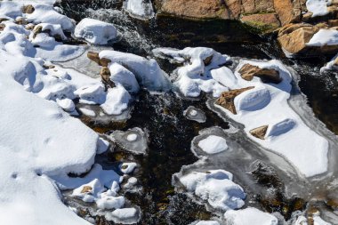 Batı Ukrayna doğası. Dağlar, nehirler ve ormanlar. Savaş mültecileri için barınak. İşgal altındaki bölgelerden ayrılın. Ukrayna 'da savaş. Terör ve soykırım.