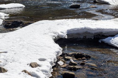 Batı Ukrayna doğası. Dağlar, nehirler ve ormanlar. Savaş mültecileri için barınak. İşgal altındaki bölgelerden ayrılın. Ukrayna 'da savaş. Terör ve soykırım.