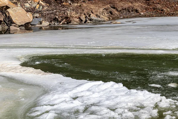 Batı Ukrayna doğası. Dağlar, nehirler ve ormanlar. Savaş mültecileri için barınak. İşgal altındaki bölgelerden ayrılın. Ukrayna 'da savaş. Terör ve soykırım.