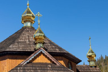 Batı Ukrayna 'nın köylerindeki evler ve manzaralar. İşgal altındaki bölgelerden ayrılın. Ukrayna 'da savaş. Terör ve soykırım.