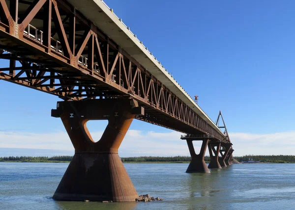 Construction Deh Cho Bridge Mackenzie River — стоковое фото