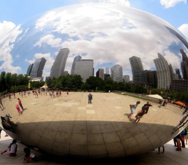 Chicago Bean 'deki yansımalar ya da Bulut Yumurtası                               
