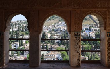 Alhambra Sarayı 'ndan Granada tepelerinin manzarası