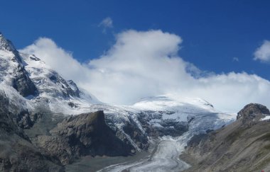 İğrenç Glockner buzulları küçülüyor.