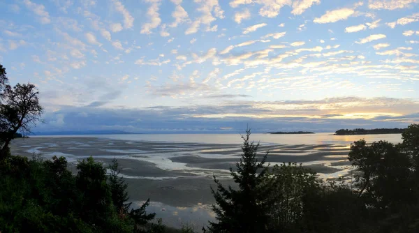 Morning Clouds Reflections Low Tide Water Pools — Photo