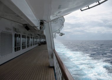 Gezinti sırasında bazen bulutlu hava olur.