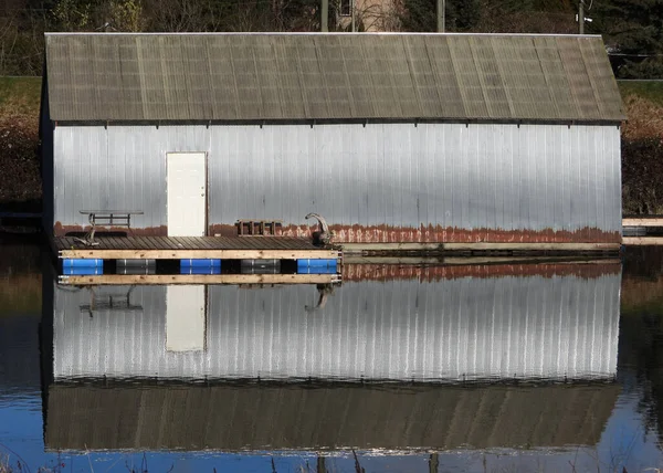 Mirror Image Motorboat River Garage — 스톡 사진