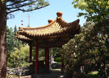 Budist tapınağındaki bahçe.