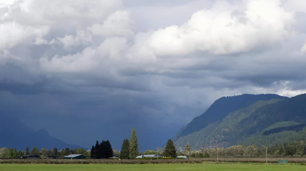 Dark Clouds Rain Coming Mountains — Stockfoto