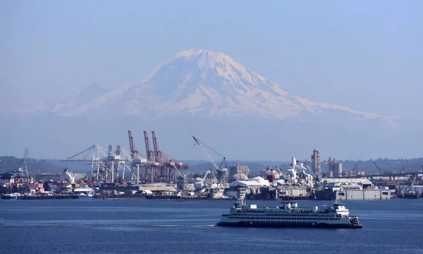 Mtrainier Dominates Horizon Seattle Industrial Suburbs Jogdíjmentes Stock Fotók