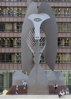 Picasso abstract sculpture on Chicago city square