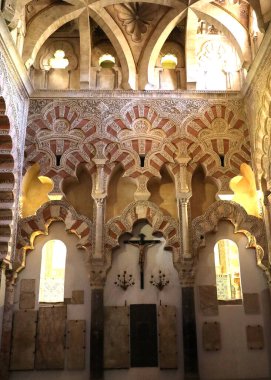 Catholic and Muslim decor of the Alhambra