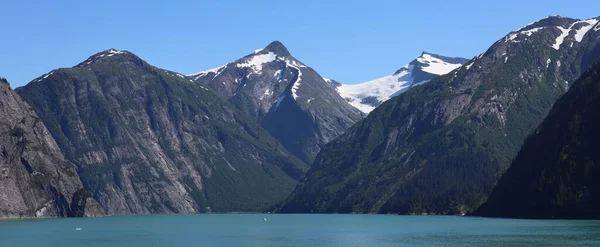 Mountains Surrounding Alascan Tracy Arm Fjord — Stock Fotó