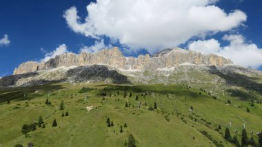 İtalyan Dolomitleri 'nde dağ manzarası
